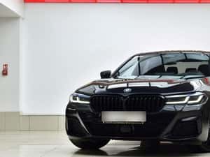 BMW Seria 5 (545e xDrive) – Plug-in Hybrid 2022 — miniatura 2