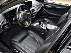 BMW Seria 5 (545e xDrive) – Plug-in Hybrid 2022 — miniatura 6