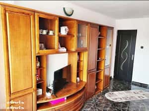 Închiriez apartament cu 2 camere