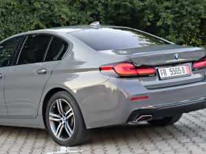 BMW 520e / G30 /  2022 / Facelit / LED / Camera/Piele/Ceasuri Live Cockpit / 204 CP / Automat / NardoGrey / Carlig Remorcare / Incalzire — miniatura 4