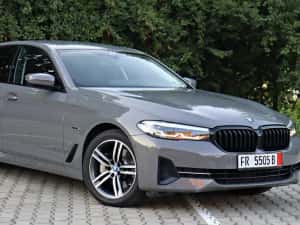 BMW 520e / G30 /  2022 / Facelit / LED / Camera/Piele/Ceasuri Live Cockpit / 204 CP / Automat / NardoGrey / Carlig Remorcare / Incalzire — miniatura 10