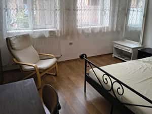 Inchiriez apartament la curte cu Dormitor+CameraZi ULTRACENTRAL — miniatura 1