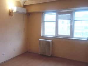 Apartament 2 camere decomandat, CT, et. intermediar, la bvd. Dacia