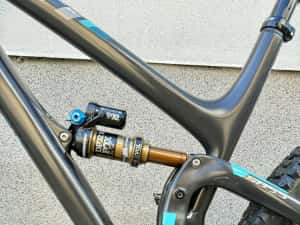Bicicleta Yeti SB5.5 L full suspension Fox Kashima full carbon R29” — miniatura 6