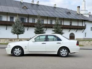Mercedes C220 W202 1999 Facelift — miniatura 9