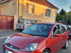 Ocazie 98000 km ford fiesta facelift 1.4 75 cp  consum 4% factura si garantie — miniatura 2