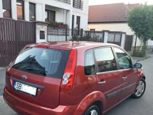Ocazie 98000 km ford fiesta facelift 1.4 75 cp  consum 4% factura si garantie — miniatura 6