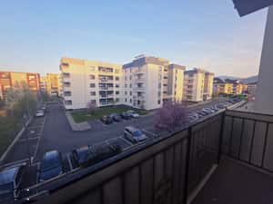 Inchiriez 2 camere pet friendly Tractorul Grandis Residence Mega Image — miniatura 3