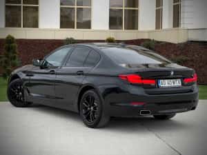 BMW Seria 5 520d /X DRIVE / Harman Kardon / Keyless / Navi 4K — miniatura 4