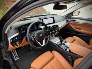 BMW Seria 5 520d /X DRIVE / Harman Kardon / Keyless / Navi 4K — miniatura 5
