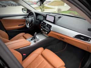BMW Seria 5 520d /X DRIVE / Harman Kardon / Keyless / Navi 4K — miniatura 6