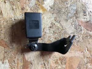 Suport cu pretensioner centura de siguranta stanga spate Audi A8 4H D4 — miniatura 2