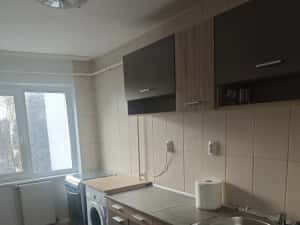 Ofer spre închiriere apartament cu trei camere — miniatura 5