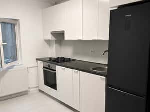 Închiriez Apartament 2 camere, parter, în apropiere de Tineretului — miniatura 2