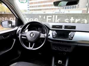 Inchirieri auto diesel - Masini de inchiriat economice - Skoda Fabia - Masina economica de inchiriat — miniatura 9