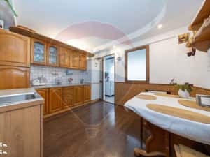 Apartament 3 camere | Zonă liniștită | Colonia Metrom 1A