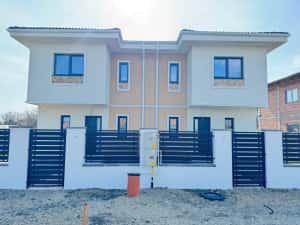 Duplex Mosnita 4 camere 2 bai Asfalt Toate utilitatile