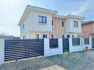 Duplex Mosnita 4 camere 2 bai Asfalt Toate utilitatile — miniatura 2