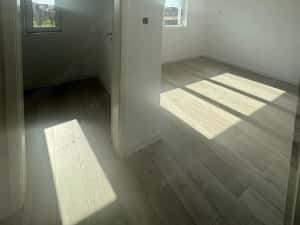 Duplex Mosnita 4 camere 2 bai Asfalt Toate utilitatile — miniatura 7