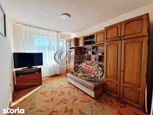 Apartament cu potential, orientare sud-est, 2 balcoane, zona Parang — miniatura 6