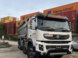 Volvo 8x4 autobasculanta