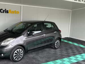 Toyota Yaris Manuală 100 HP Benzină