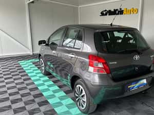 Toyota Yaris Manuală 100 HP Benzină — miniatura 3