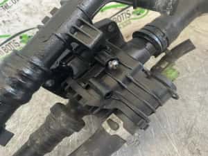 Carcasa termostat 9647767180 Ford Focus a 2-a generatie — miniatura 4