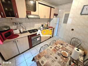 Apartament cu 3 Camere, Etaj Intermediar, Lift, Zonă Ultracentrală — miniatura 4