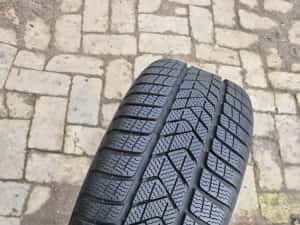O bucată 225/50 R17 M+S iarnă - una Pirelli Bridgestone