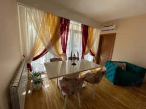 Apartament 2 camere  Balcon și garaj   Central   — miniatura 3