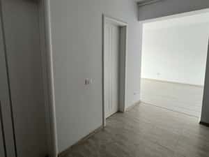 Apartament cu 2 camere si parcare supraterană inclusă — miniatura 3