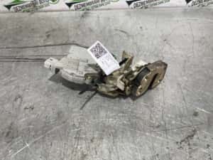 Broasca usa fata dreapta Nissan Terrano R20 — miniatura 3