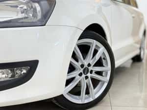 Volkswagen Polo - 3.990 EUR Cash sau Rate de la 85 EUR / Luna — miniatura 4