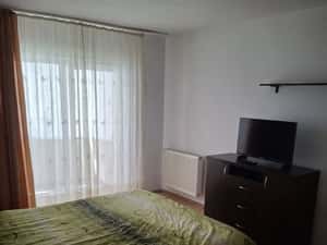 Apartament 2 camere, balcon, mobilat, parter — miniatura 3