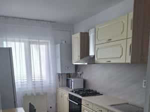 Apartament 2 camere, balcon, mobilat, parter — miniatura 5