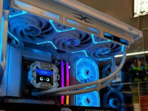 PROMO Ryzen7 9800X3D RAM32GB RTX 5070ti 1000W, 1TB Garantie, TVA, Rate — miniatura 3