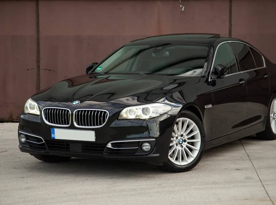 BMW Seria 5 F10 Lci / 530d Automat/ Trapa/ 4 Butoane / Soft close / Camere 360 / 6wb/ Head Up — fotografie 1 din 10