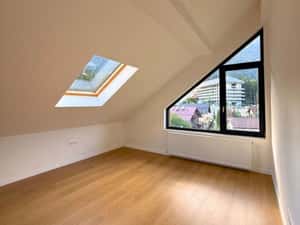 Cât soare încape într-o mansardă din Bușteni? Direct proprietar! — miniatura 3