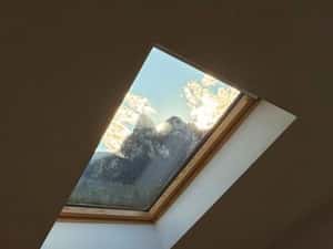 Cât soare încape într-o mansardă din Bușteni? Direct proprietar! — miniatura 4