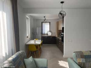 Apartament 3 camere, 2 bai + garaj, 80mp, etaj 1, zona de case, Europa