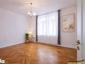 Elegant si spatios, Centrul Civic, Brasov — miniatura 4