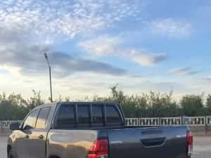 Toyota Hilux 2.4 — miniatura 4