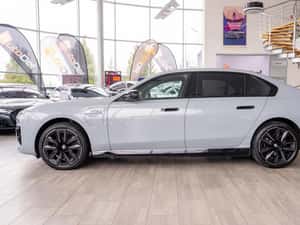 BMW Seria 7 M 760 e xDrive — miniatura 7