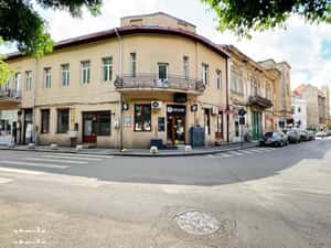 Spațiu renovat lângă Mitropolie | pretabil birouri | etaj 1 — miniatura 2