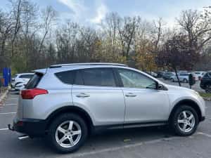 Toyota RAV 4 - SUV 4X4 — miniatura 3