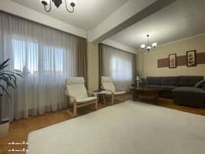 Apartament 3 camere zona Liceul Sportiv nr 8 — miniatura 3