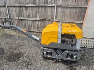 Cilindru compactor de Închiriat — miniatura 9