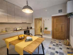 Refugiu urban lux, apartament spectaculos pe aleea pietonala a Postavarului,Centrul Istoric — miniatura 2