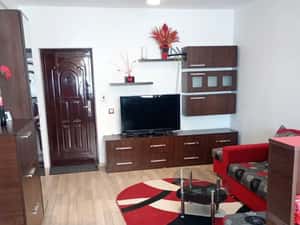 Inchiriez apartament 3 camere,etaj 2,zona Ciresica — miniatura 3